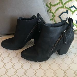DV black booties with sliver zipper